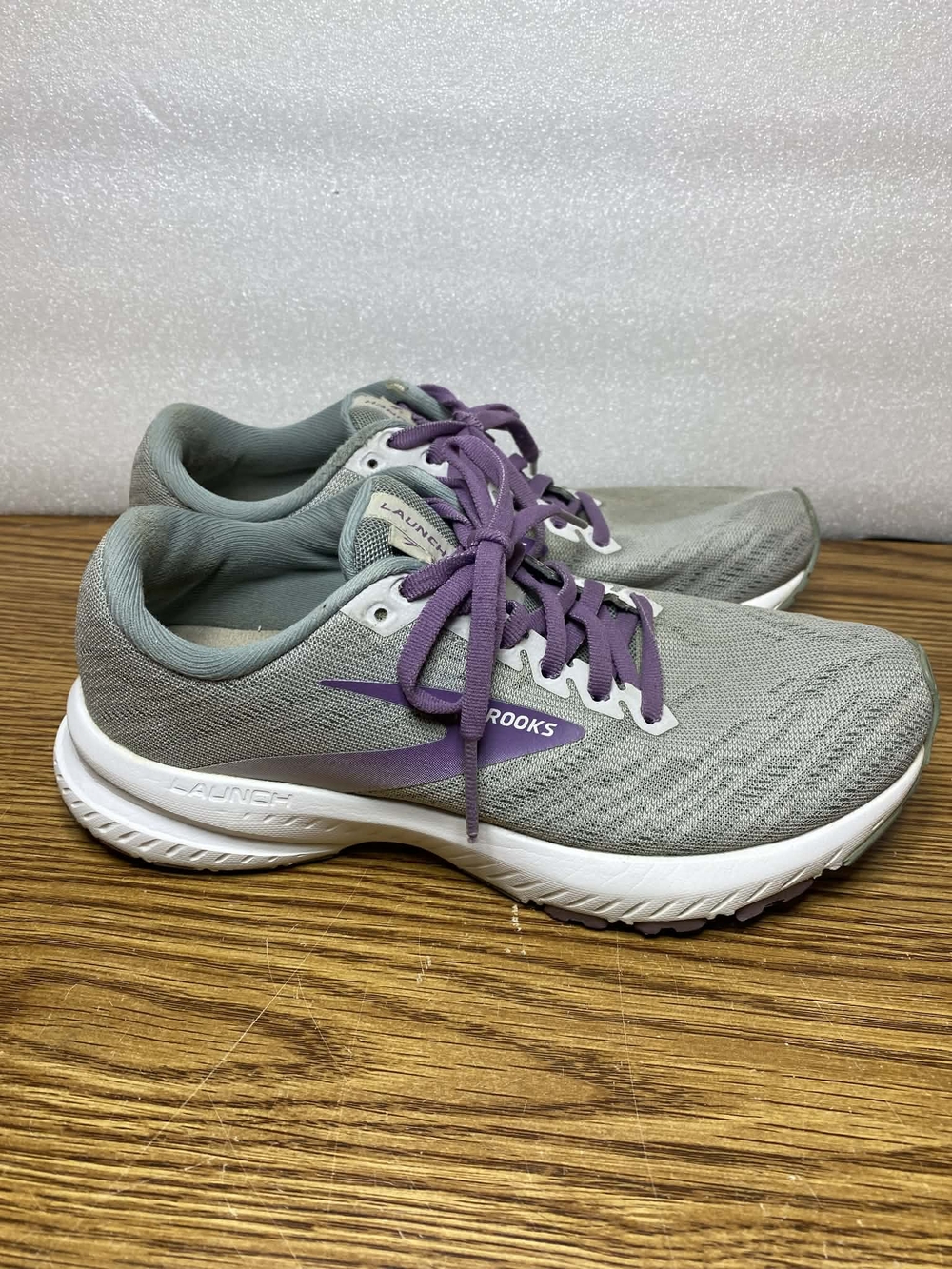 Brooks Launch 7 Women Size 6M Athletic Running Shoes Gray Purple Lace Up Comfort
